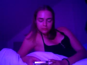 urblondieleah's webcam