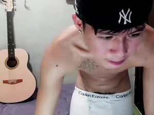 urhugecock_asian's webcam