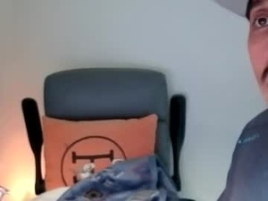 verskinkpig92's webcam