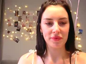 white_jasmine's webcam