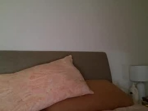 whostheweapon's webcam