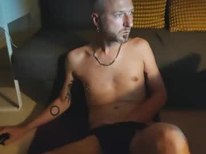 wineandbones's webcam