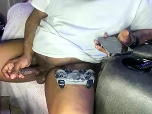 x__kingjamesjones's webcam