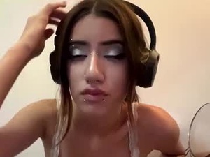 yettahagins's webcam