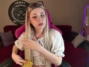 your_tender_doll's webcam