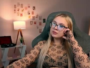 yourjullymoon's webcam