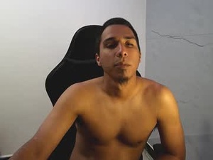 yourlatinmamba's webcam