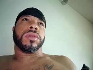 yoursexydaddy8181's webcam